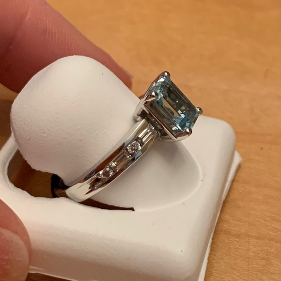 NEW 14KW Gorgeous Emerald Cut Aqua Marine Ring - Picture 6 of 16